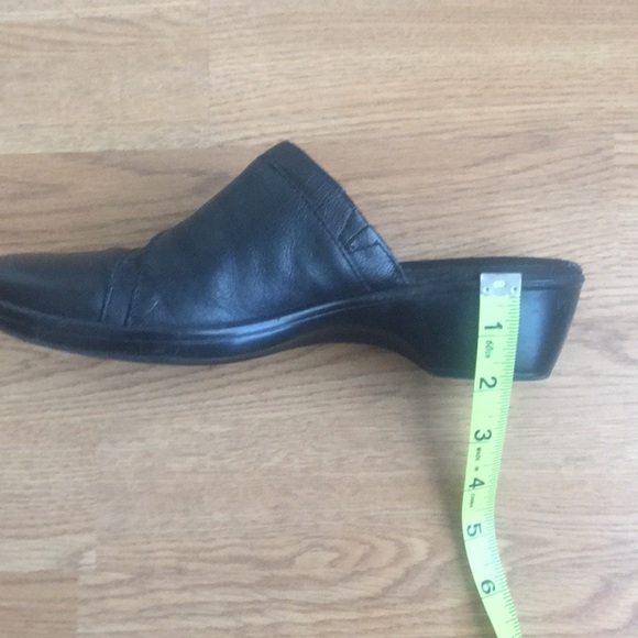 Used Black Clarks Clogs Size 7 - Picture 4 of 4